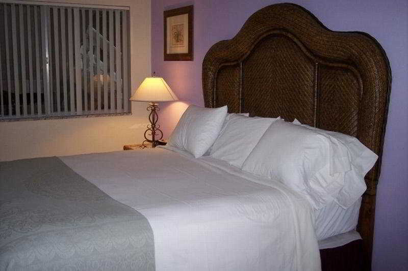 Cheston House - Clothing Optional All Male Guesthouse Форт-Лодердейл Экстерьер фото